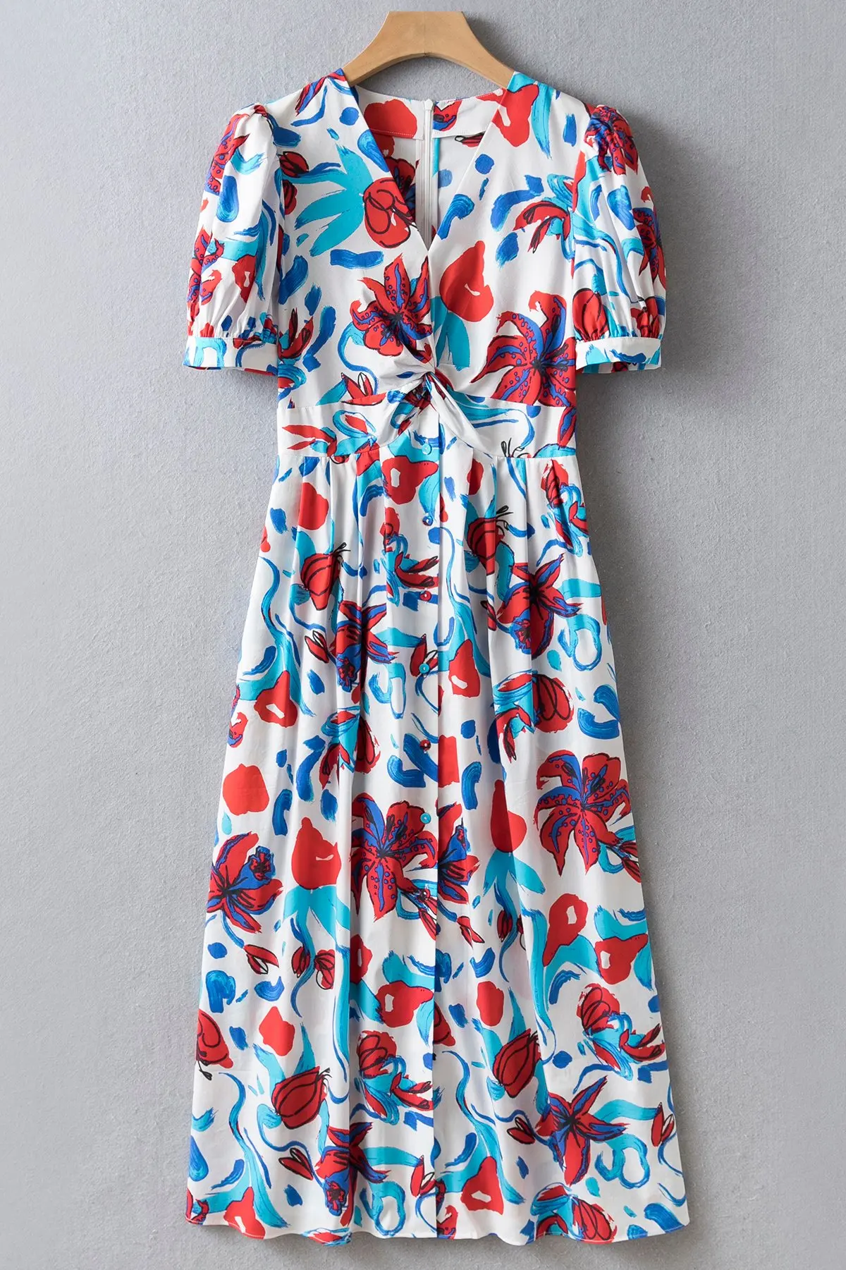 Red Blue Floral Printed Twisted Waisted Puff Sleeve Midi Dress US 2-US 12
Red Blue Floral Printed Twisted Waisted Puff Sleeve Midi Dress US 2-US 12