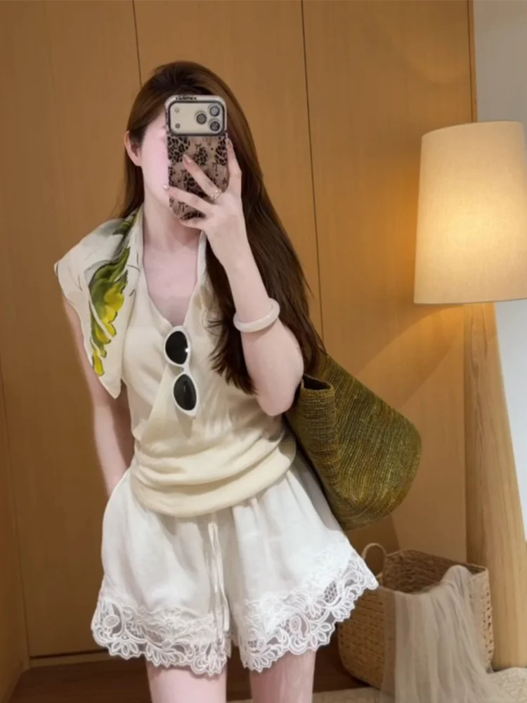 Korean Gentle Style Cross V-neck Sleeveless Vest Women's New 2026 Summer White Lace Shorts Elegant Set High Waist Short Pants
Korean Gentle Style Cross V-neck Sleeveless Vest Women's New 2026 Summer White Lace Shorts Elegant Set High Waist Short Pants