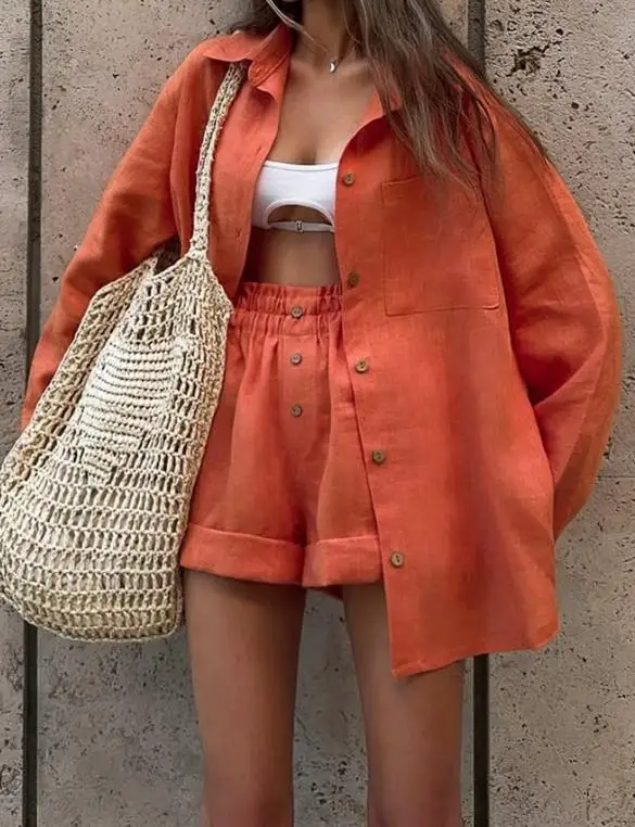 Женский комплект из двух предметов: рубашка с отложным воротником и длинным рукавом свободного кроя и шорты с высокой талией, коллекция Весна-Лето 2026
Женский комплект из двух предметов: рубашка с отложным воротником и длинным рукавом свободного кроя и шорты с высокой талией, коллекция Весна-Лето 2026