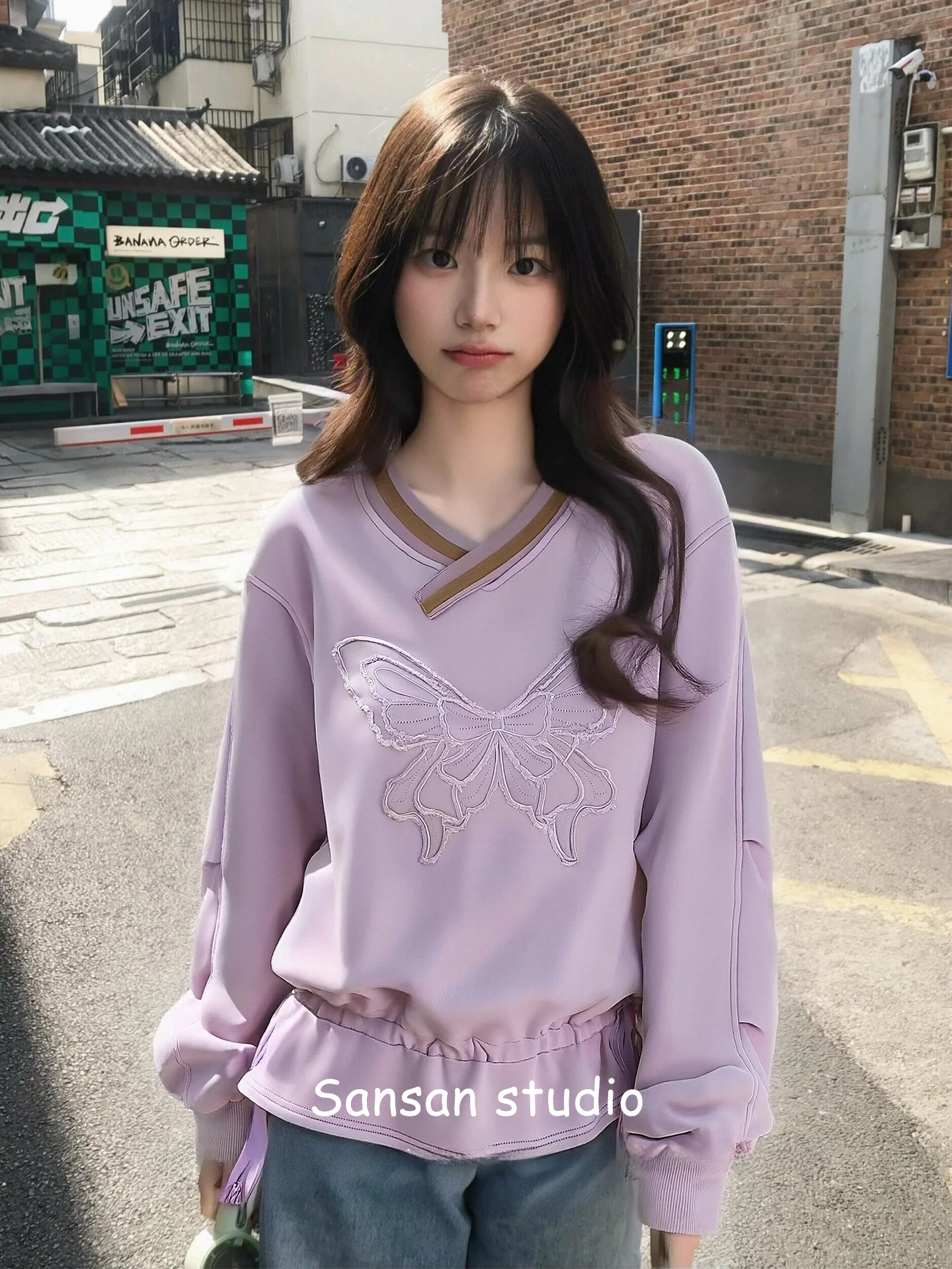 Женский свитшот с V-образным вырезом в американском ретро-стиле с вышивкой, свободного кроя, весенне-осенний, фиолетовый, удобный, дышащий
Женский свитшот с V-образным вырезом в американском ретро-стиле с вышивкой, свободного кроя, весенне-осенний, фиолетовый, удобный, дышащий