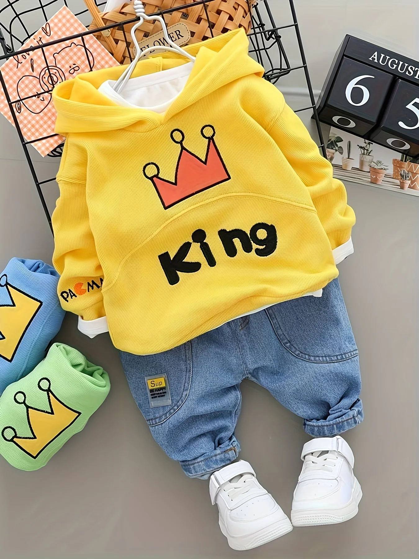 Boys' and girls' spring and autumn new fashion trend crown hooded long sleeve sweater boys' and girls' jeans two piece set
Boys' and girls' spring and autumn new fashion trend crown hooded long sleeve sweater boys' and girls' jeans two piece set