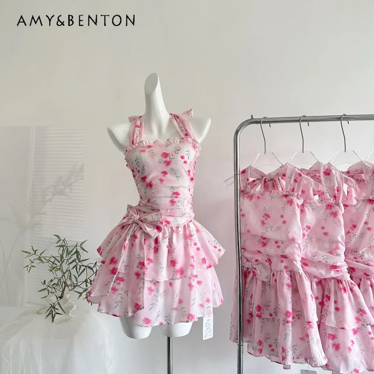 Summer Fairy Pink Floral Print Halter Dress Ruffle Neck Ruched Waist Bow Tie Tiered Chiffon A-Line Short Dress for Women
Summer Fairy Pink Floral Print Halter Dress Ruffle Neck Ruched Waist Bow Tie Tiered Chiffon A-Line Short Dress for Women