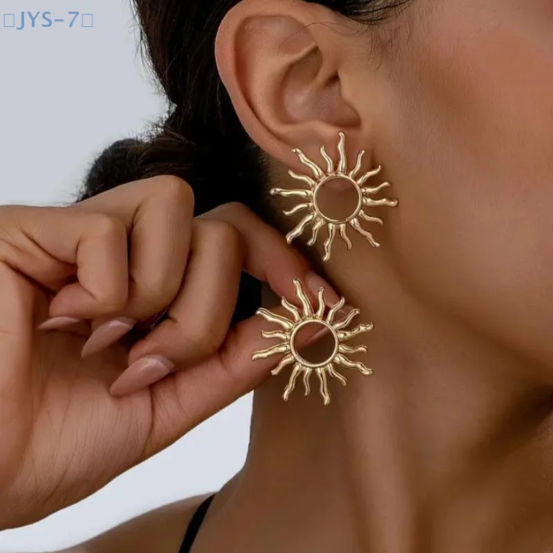 Fashion Temperament Elegant Sun Flower Stud Earrings For Women Daily Jewelry Gift
Fashion Temperament Elegant Sun Flower Stud Earrings For Women Daily Jewelry Gift