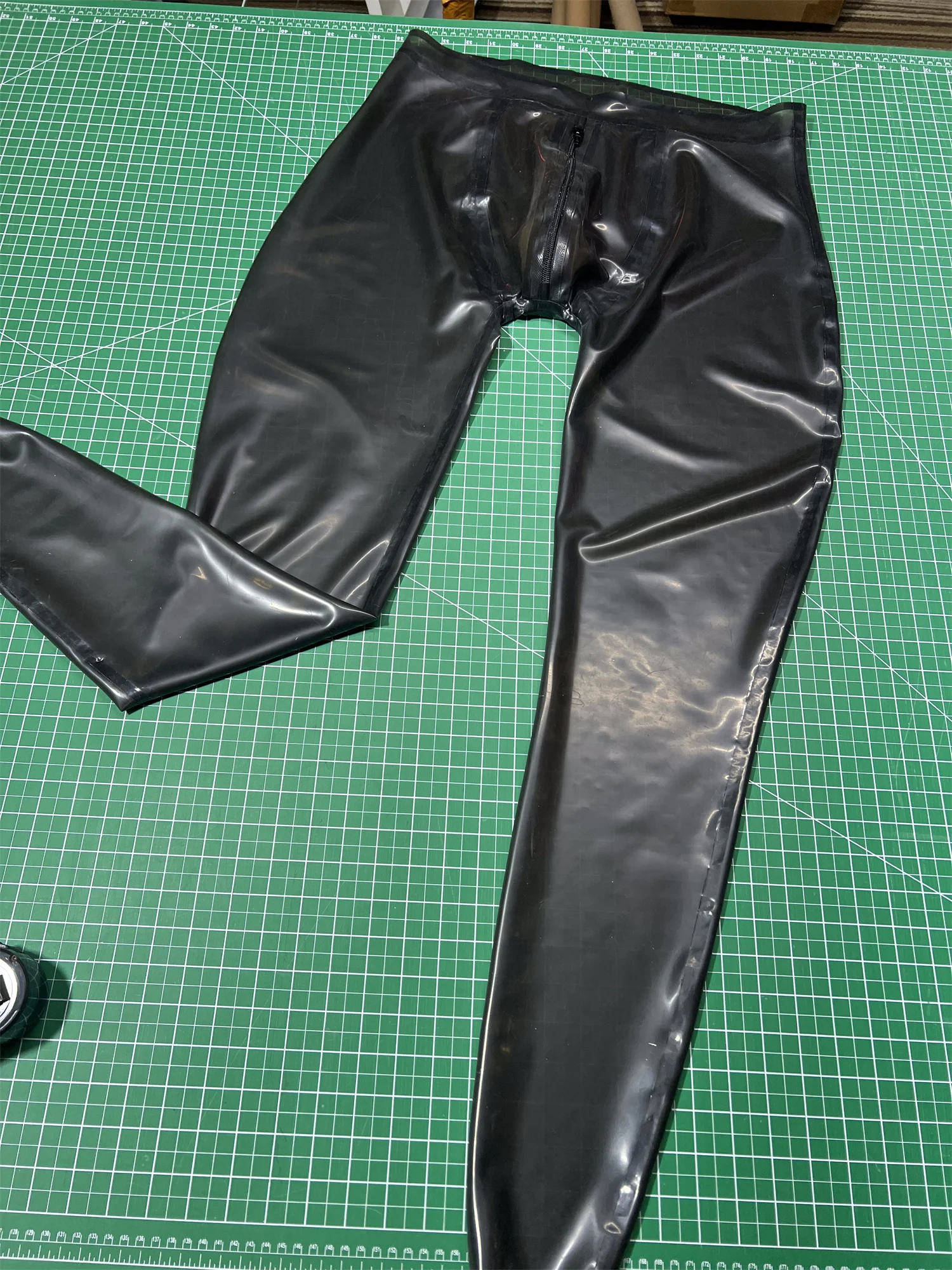 Custom Made Black Latex Skinny Pants Men with High Waist Design Rubber Trousers Wear
Custom Made Black Latex Skinny Pants Men with High Waist Design Rubber Trousers Wear
