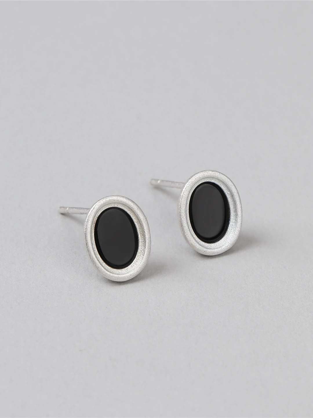 Fanling Original Minimalist Oval Black Agate Earrings S925 Pure Silver Modern Simple Fashion Jewelry Ear Studs
Fanling Original Minimalist Oval Black Agate Earrings S925 Pure Silver Modern Simple Fashion Jewelry Ear Studs
