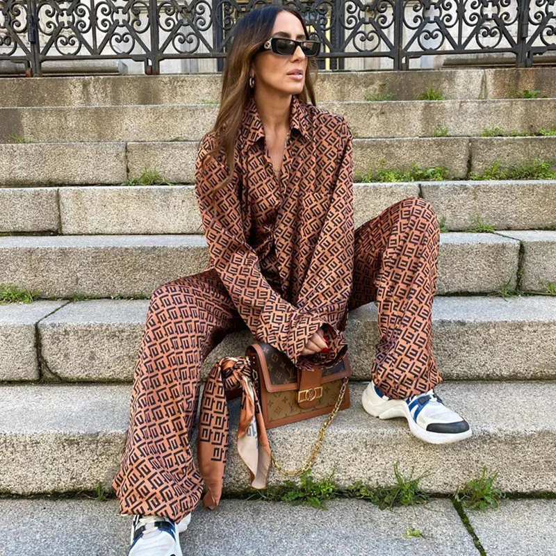 Fashion Brown Satin Print Loose Two Piece Sets Women Outfit Elegant Long Sleeve Blouse and High Waist Pants Suit Streetwear
Fashion Brown Satin Print Loose Two Piece Sets Women Outfit Elegant Long Sleeve Blouse and High Waist Pants Suit Streetwear
