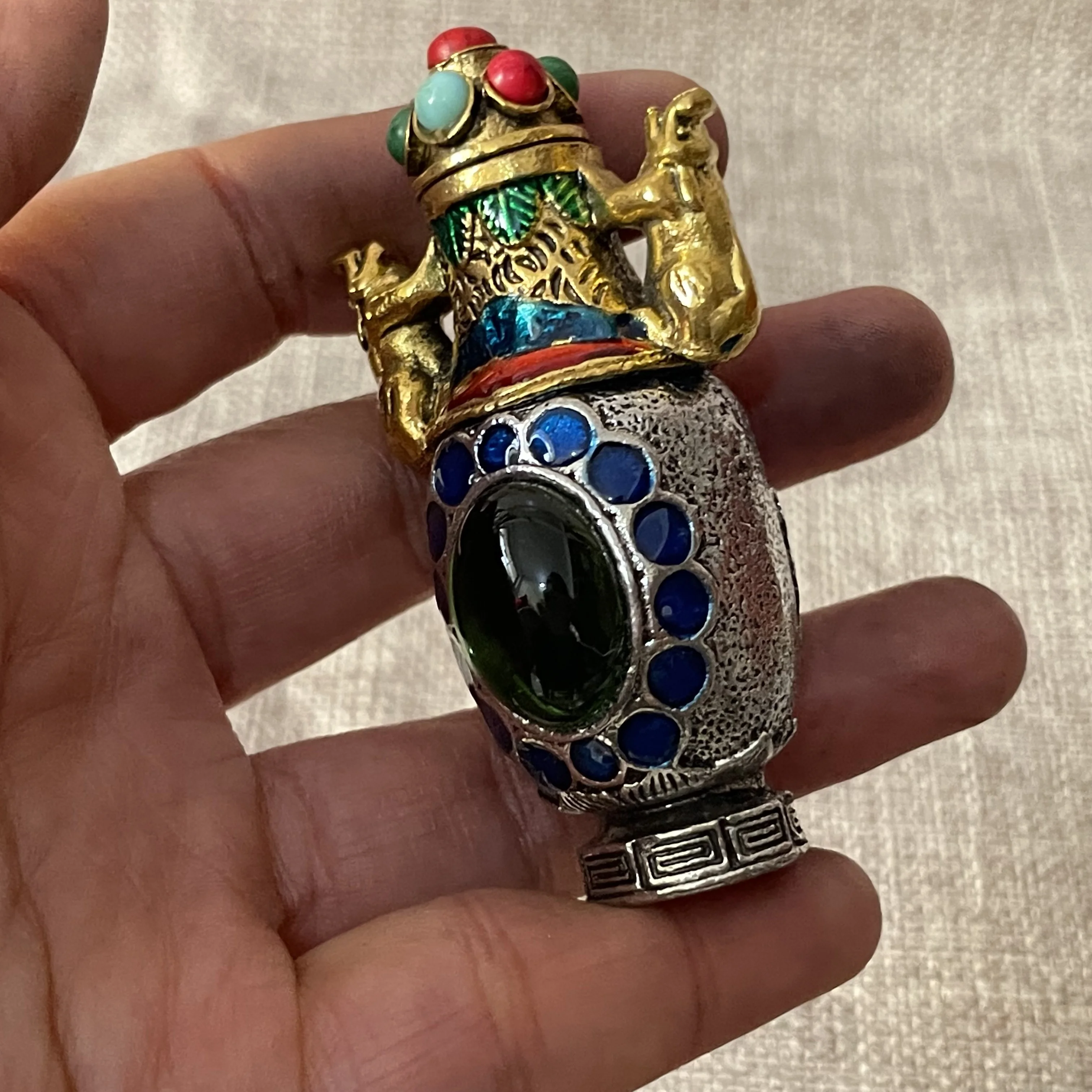 Pure copper inner painting old snuff bottle antique hand-made old characteristic crafts handmade snuff bottle antique.
Pure copper inner painting old snuff bottle antique hand-made old characteristic crafts handmade snuff bottle antique.