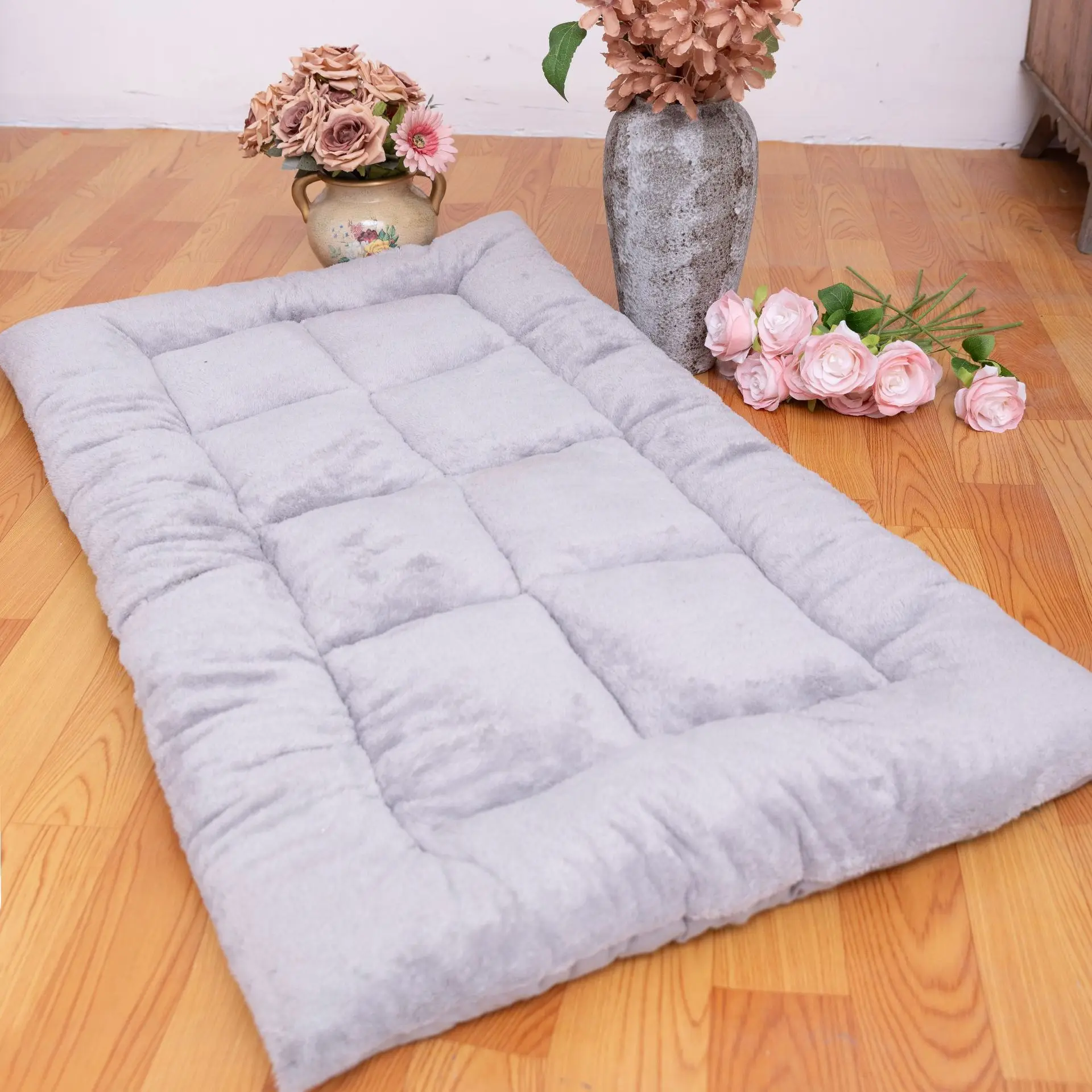 Four Seasons Dog Bed Large Pet Sleeping Mat Dogs Can Be Double-sided Dog Kennel Cat Kennel Sleep
Four Seasons Dog Bed Large Pet Sleeping Mat Dogs Can Be Double-sided Dog Kennel Cat Kennel Sleep