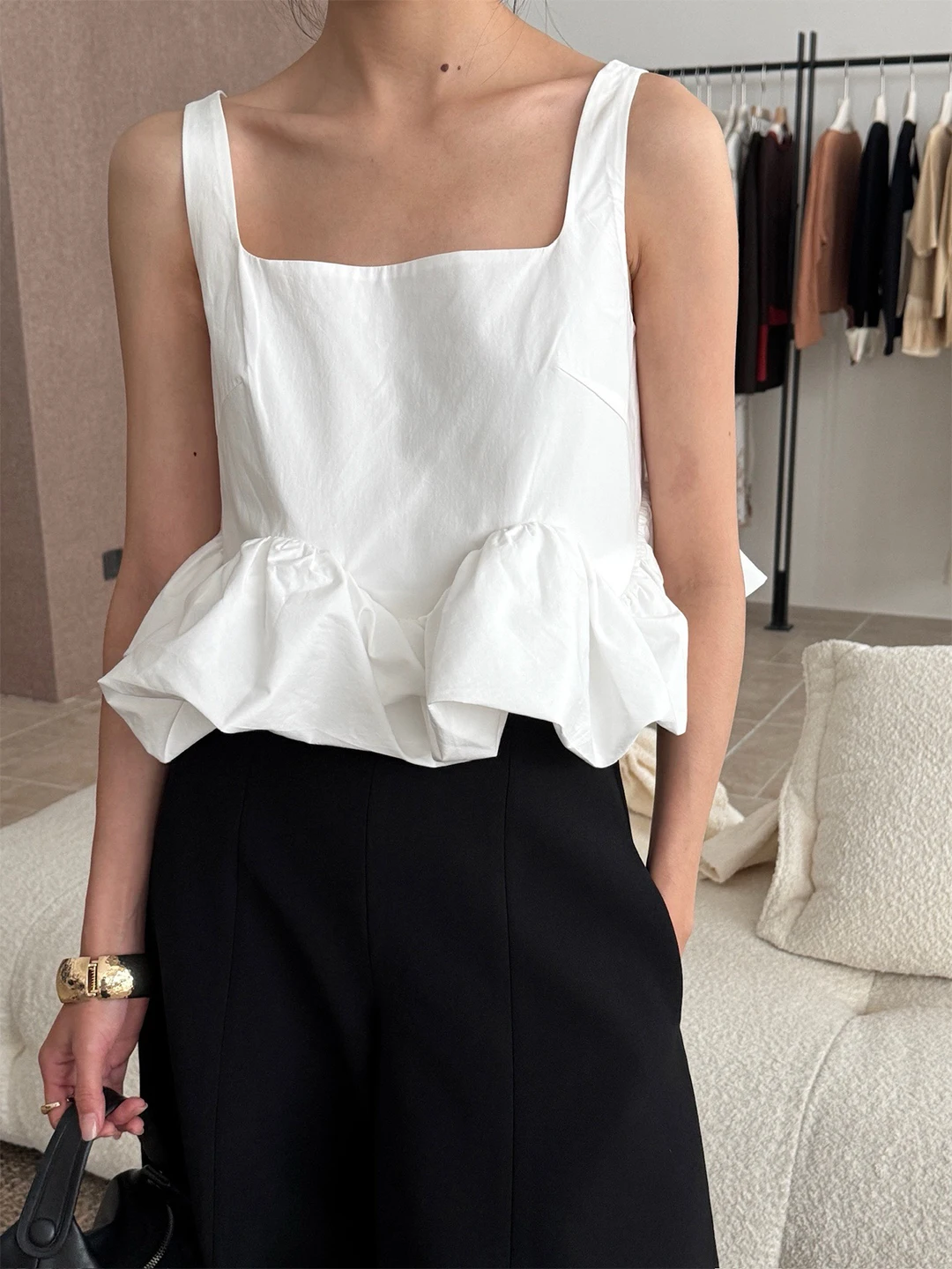 Artistic Inspiration Spring Summer Cloud Twist Hem Square Collar Short Crop Top Vest Women's Loose Fit Outerwear
Artistic Inspiration Spring Summer Cloud Twist Hem Square Collar Short Crop Top Vest Women's Loose Fit Outerwear