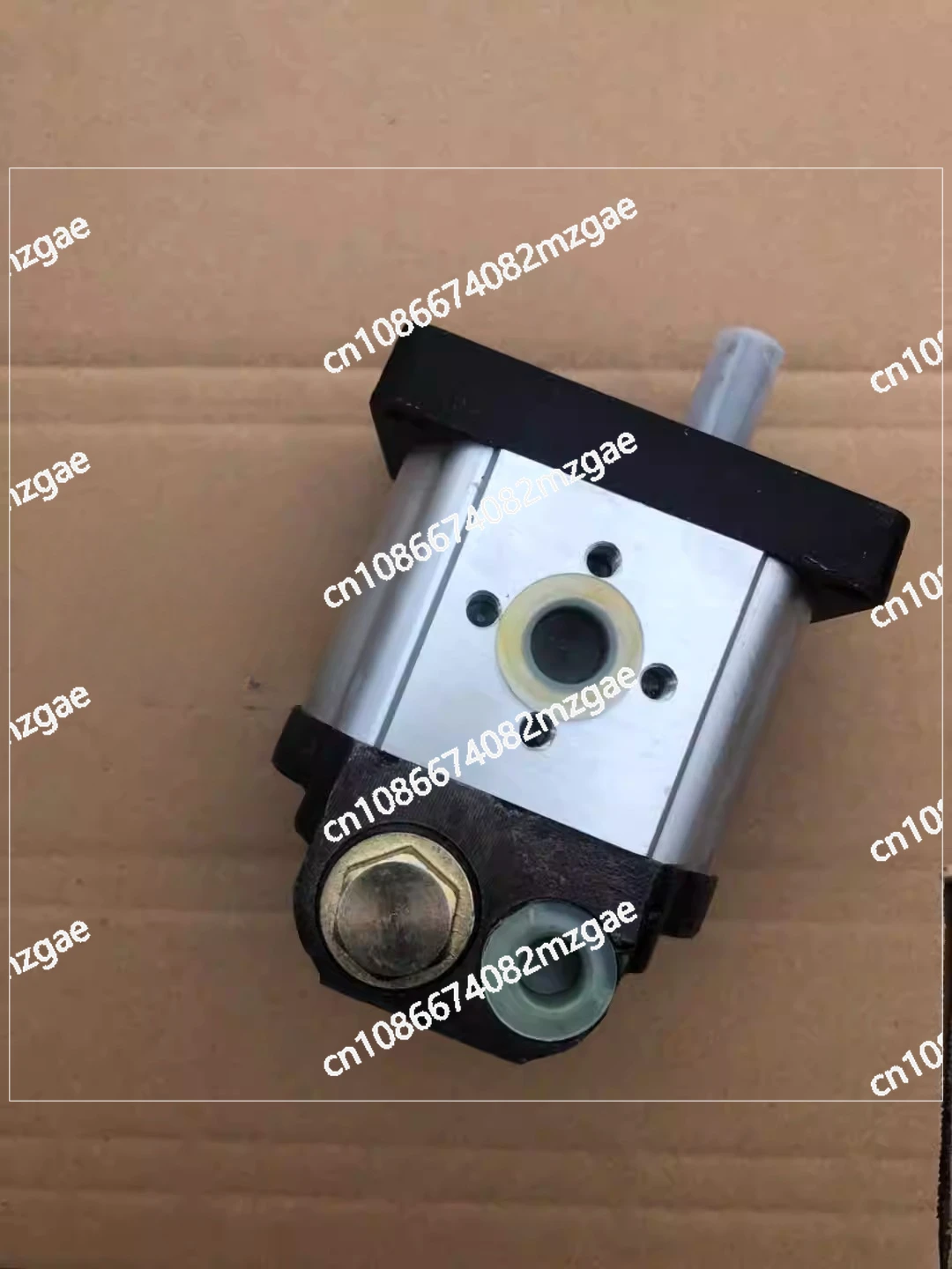 Agricultural four-wheel tractor hydraulic gear pump double pump, constant flow overflow pump, plunger pump hydraulic pump
Agricultural four-wheel tractor hydraulic gear pump double pump, constant flow overflow pump, plunger pump hydraulic pump
