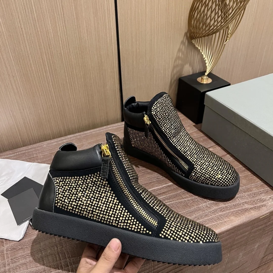 Top Hight Quality Casual Sneakers For Men and Women Real Leather Brand Designer Unisex Tennis Shoes GZ Zipper Loafer Shoes G0394
Top Hight Quality Casual Sneakers For Men and Women Real Leather Brand Designer Unisex Tennis Shoes GZ Zipper Loafer Shoes G0394
