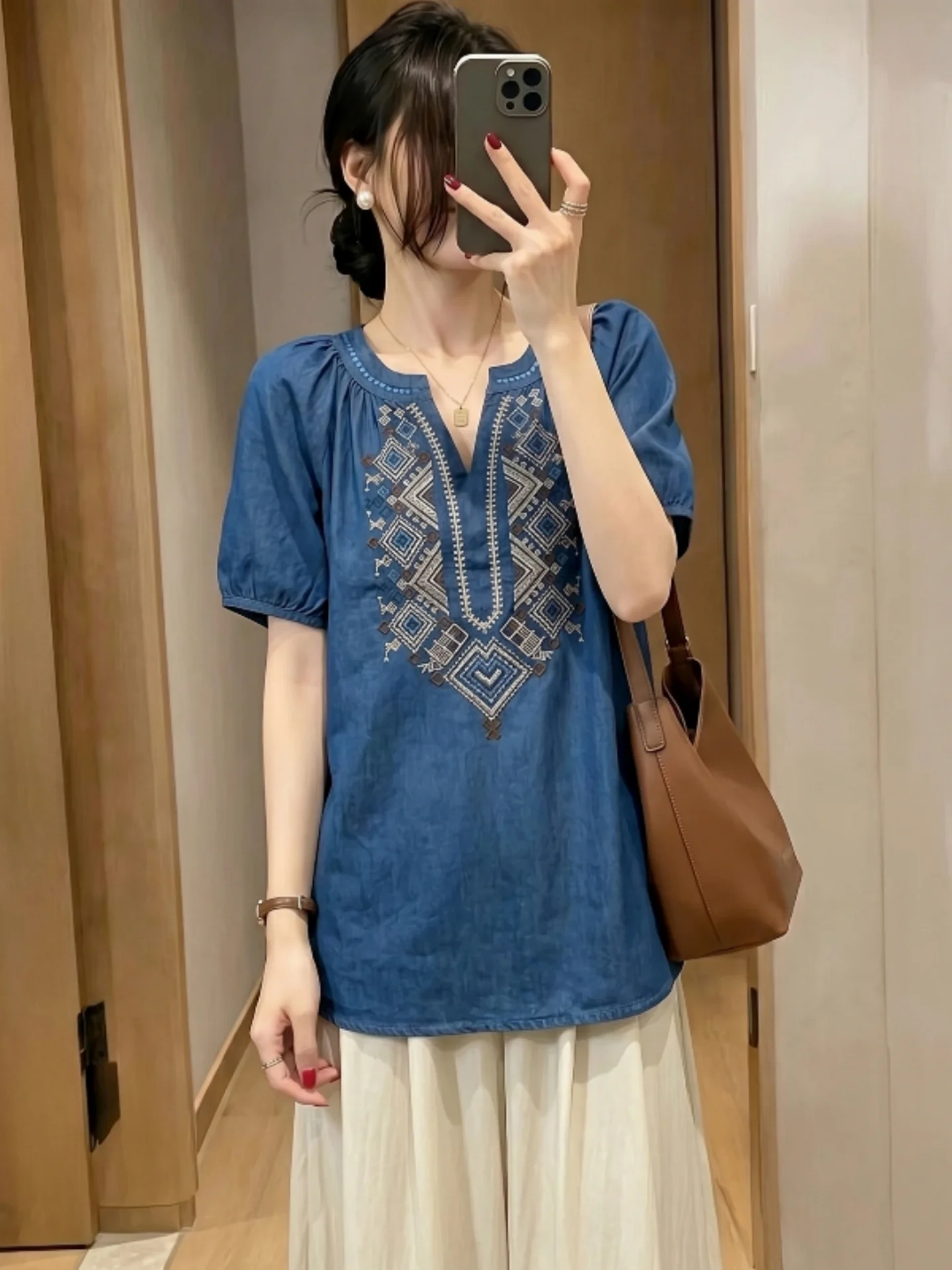 Retro Ethnic Style V-Neck Short Sleeve Embroidered Denim Shirt Women Summer Slimming Design plus Size Casual Top
Retro Ethnic Style V-Neck Short Sleeve Embroidered Denim Shirt Women Summer Slimming Design plus Size Casual Top