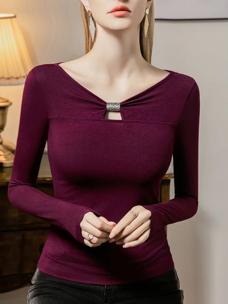 V-Neck Hollowed Out T-Shirt For Women, Slim Fit Metal Decoration, 2025 Autumn New Women's Clothing, Solid Color And Stylish
V-Neck Hollowed Out T-Shirt For Women, Slim Fit Metal Decoration, 2025 Autumn New Women's Clothing, Solid Color And Stylish