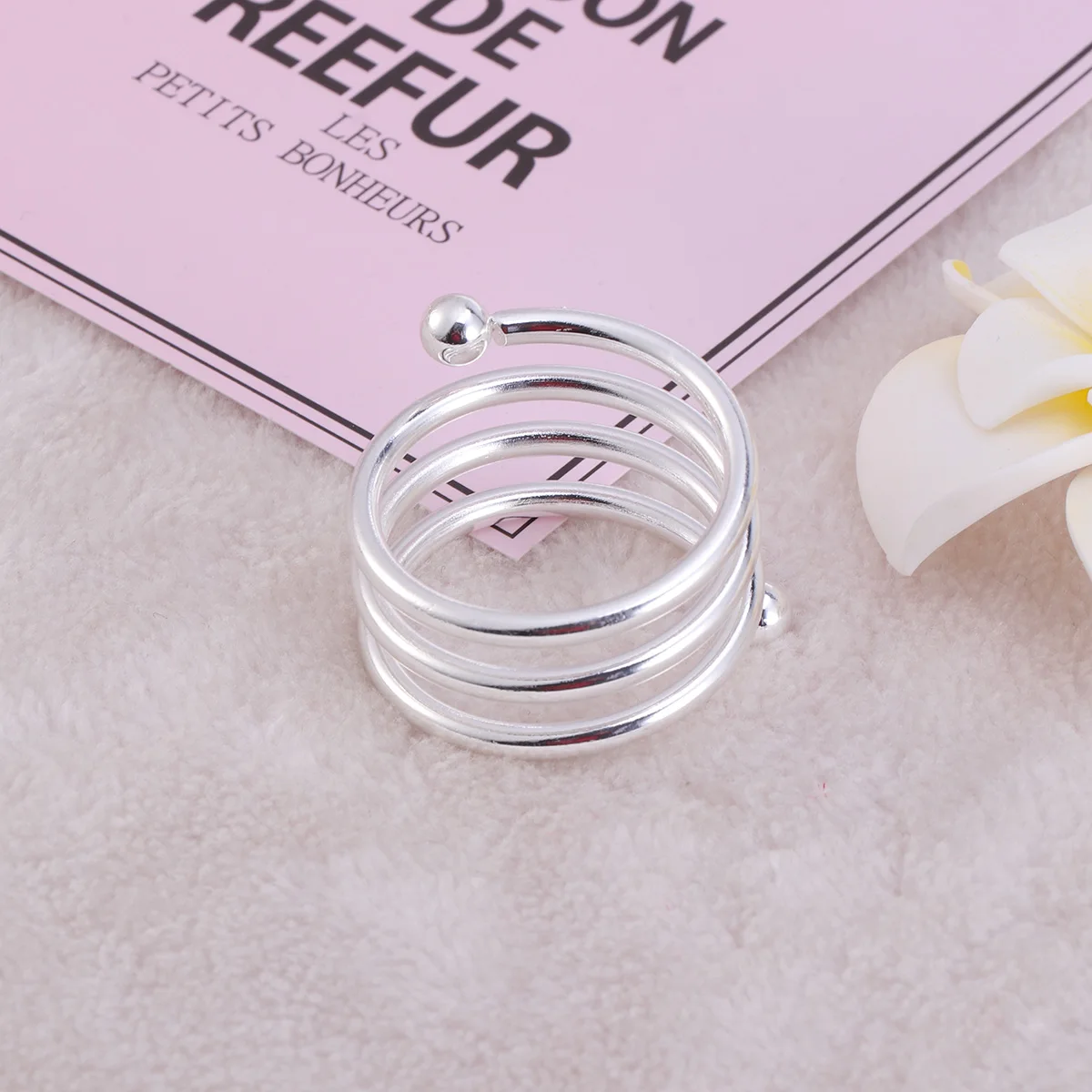 6 pcs Napkin Rings Serviette Holder Spring Type High Quality Material Party Wedding Decorations Kitchen Bar Supplies
6 pcs Napkin Rings Serviette Holder Spring Type High Quality Material Party Wedding Decorations Kitchen Bar Supplies