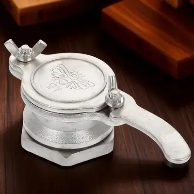1Pcs Honey Gate Professional Stainless Steel Honey Exit Valve Bee Extractor Tool Beekeeping Accessory Beekeeping Accessory
1Pcs Honey Gate Professional Stainless Steel Honey Exit Valve Bee Extractor Tool Beekeeping Accessory Beekeeping Accessory