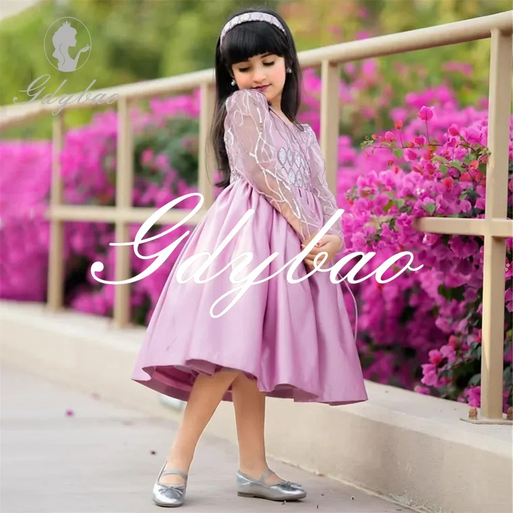 Sequined Applique Shiny O Neck Long Sleeve A Line Flower Girl Dress Knee Length Pleat Formal First Communion Gown Customized
Sequined Applique Shiny O Neck Long Sleeve A Line Flower Girl Dress Knee Length Pleat Formal First Communion Gown Customized