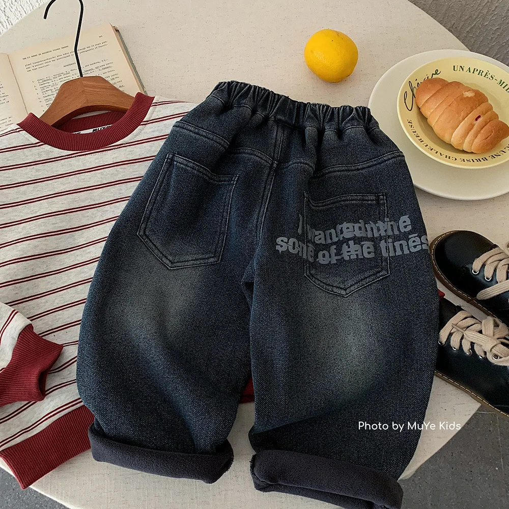 Джинсы для маленьких мальчиков, новые зимние утепленные джинсовые штаны с буквенным принтом для маленьких мальчиков, модные детские шаровары с эластичной резинкой на талии
Джинсы для маленьких мальчиков, новые зимние утепленные джинсовые штаны с буквенным принтом для маленьких мальчиков, модные детские шаровары с эластичной резинкой на талии