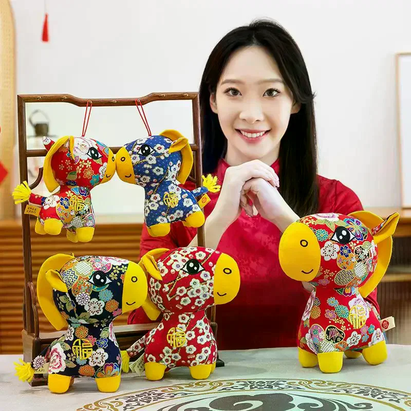 1Pcs Flower Cloth Horse Doll With Rose/Plum Blossom Print Pony Toy Year Of The Horse Chinese Style Zodiac Plush Pony Figurine
1Pcs Flower Cloth Horse Doll With Rose/Plum Blossom Print Pony Toy Year Of The Horse Chinese Style Zodiac Plush Pony Figurine