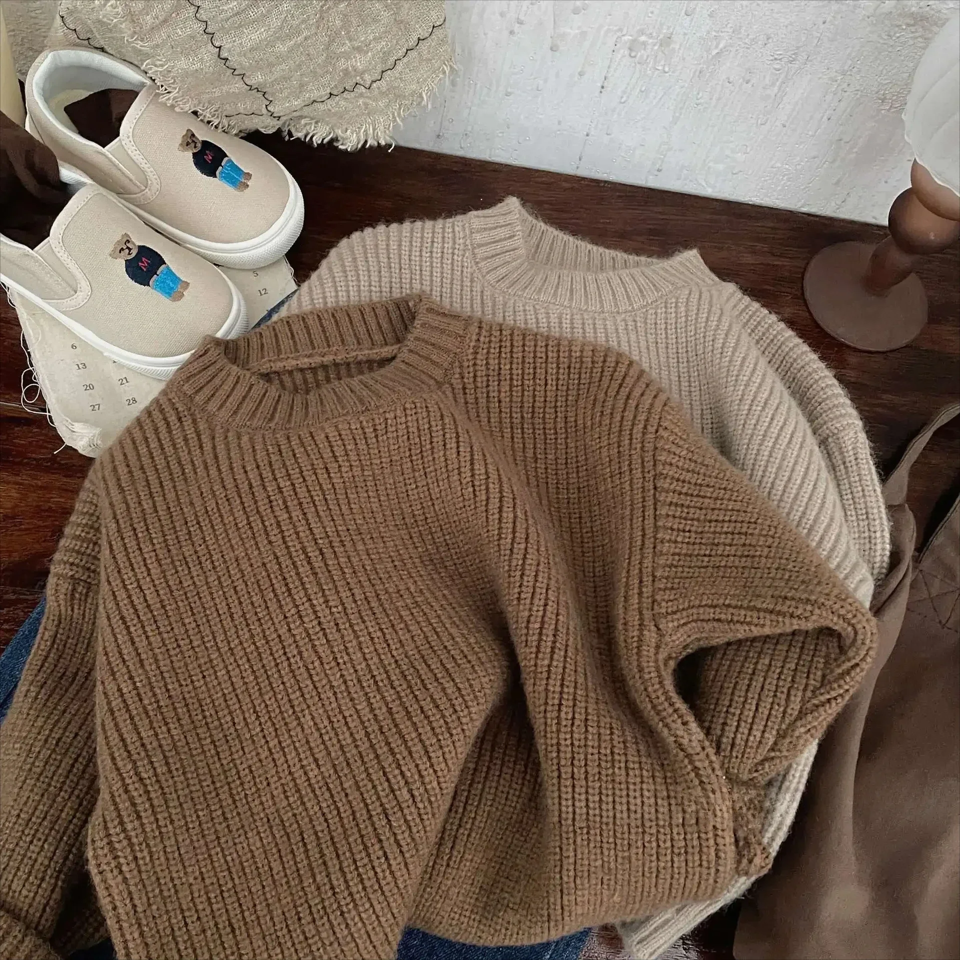 Korean Style Autumn Winter Baby Girls Boys Knitted Sweaters Brown O-necked Long Sleeves Pullover Undershirts Kids Outwears
Korean Style Autumn Winter Baby Girls Boys Knitted Sweaters Brown O-necked Long Sleeves Pullover Undershirts Kids Outwears