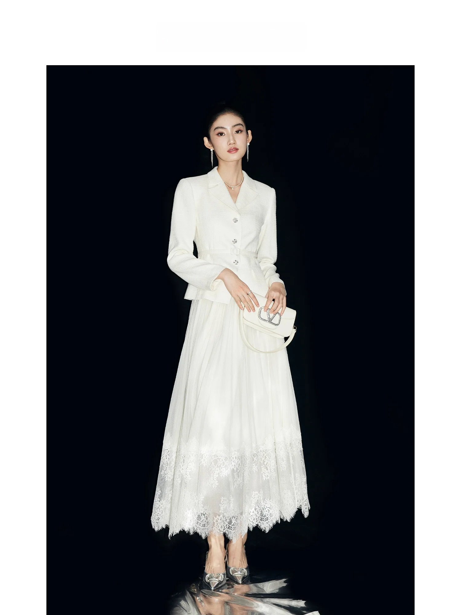 Женский костюм MandyZhang Ele White High-End Feel Fraance: весенний пиджак с отложным воротником, на пуговицах с бриллиантовой отделкой, с эффектом утяжки талии
Женский костюм MandyZhang Ele White High-End Feel Fraance: весенний пиджак с отложным воротником, на пуговицах с бриллиантовой отделкой, с эффектом утяжки талии