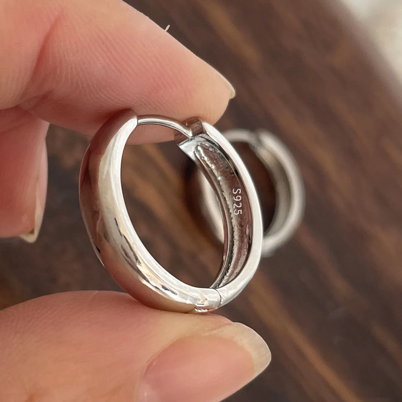 925 Sterling Silver Earrings For Women Trendy Simple Round Earring Jewelry Prevent Allergy Party Christmas Accessories
925 Sterling Silver Earrings For Women Trendy Simple Round Earring Jewelry Prevent Allergy Party Christmas Accessories