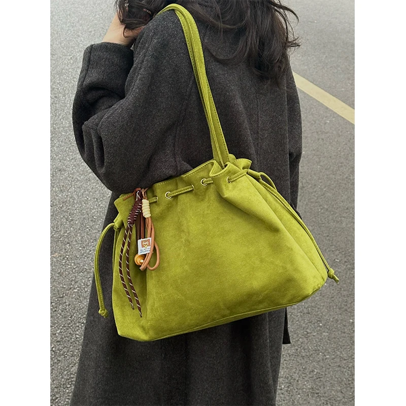 Green Faux Suede Women's Tote Bag 2026 Autumn Winter Vintage Frosted Textured One Shoulder Bag Simple Drawstring Underarm Bag
Green Faux Suede Women's Tote Bag 2026 Autumn Winter Vintage Frosted Textured One Shoulder Bag Simple Drawstring Underarm Bag