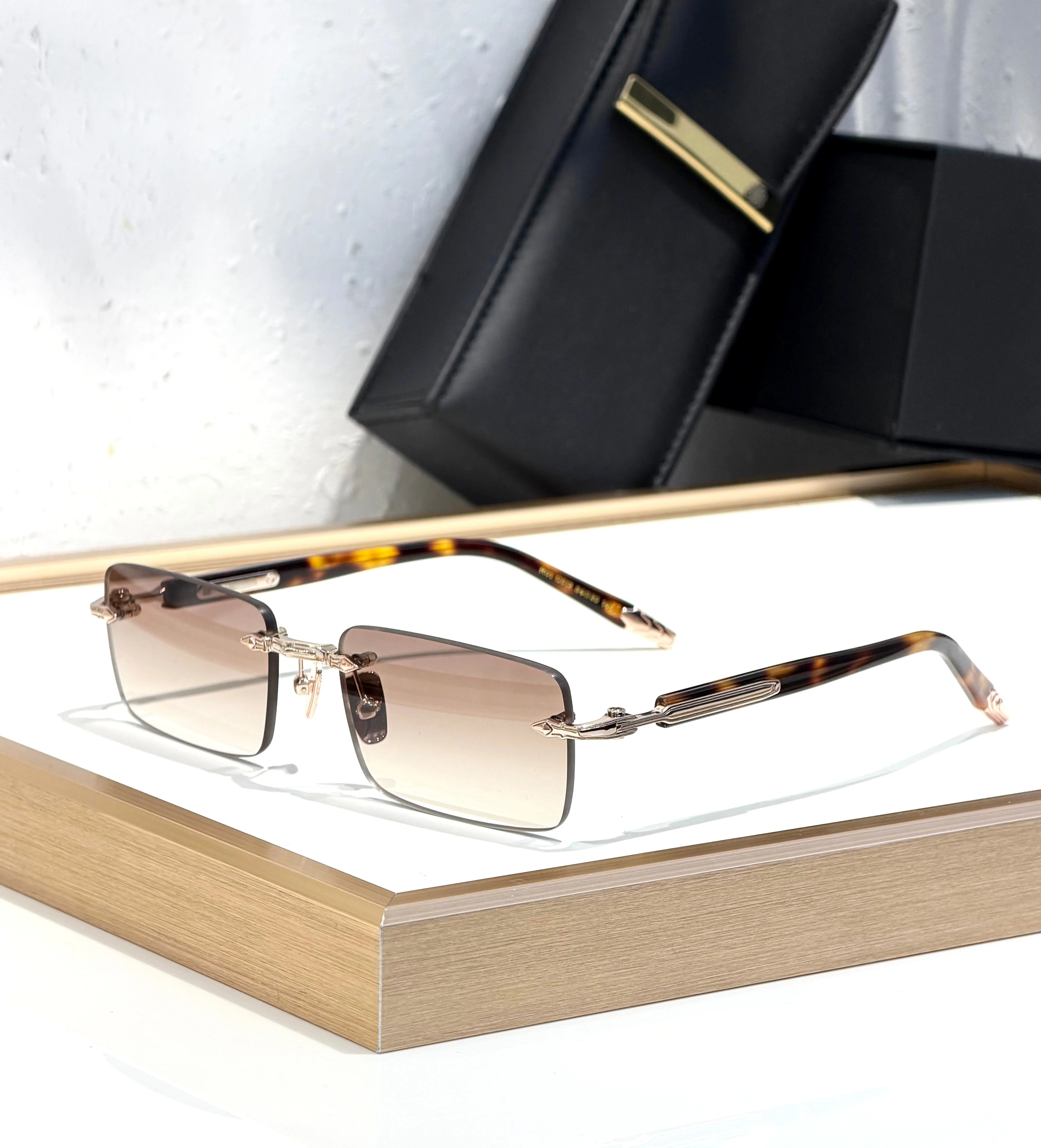 Unisex Comfortable Frameless Rectangle Sunglasses Trendy Simple Design 54-20 Fashionable Eyewear for Outdoor UV400
Unisex Comfortable Frameless Rectangle Sunglasses Trendy Simple Design 54-20 Fashionable Eyewear for Outdoor UV400