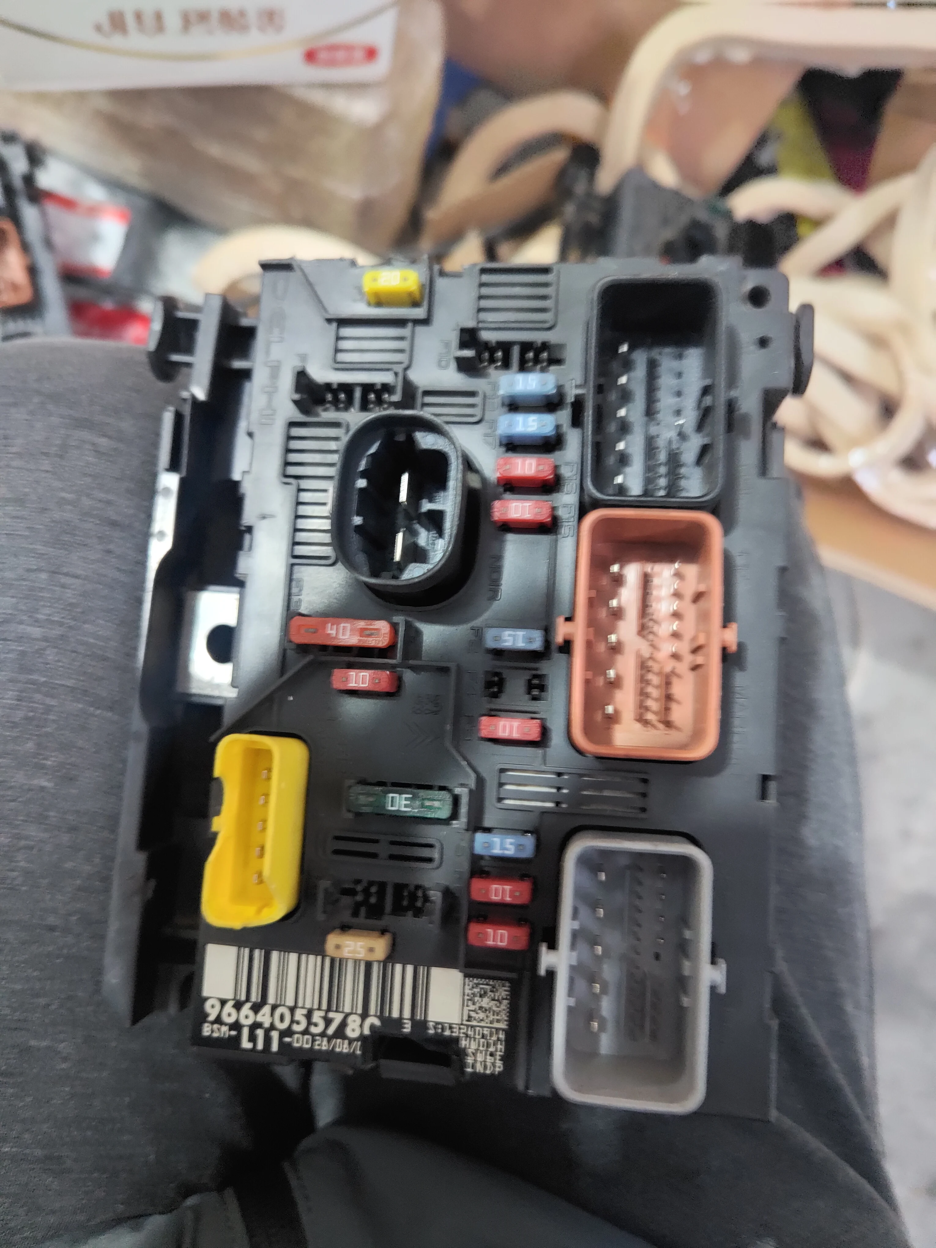 Оригинальный блок предохранителей BSM-L04/L11 6500FH 9664055780 9664055580 для Peugeot 107 207 307/207CC Citroen C4 C5
Оригинальный блок предохранителей BSM-L04/L11 6500FH 9664055780 9664055580 для Peugeot 107 207 307/207CC Citroen C4 C5