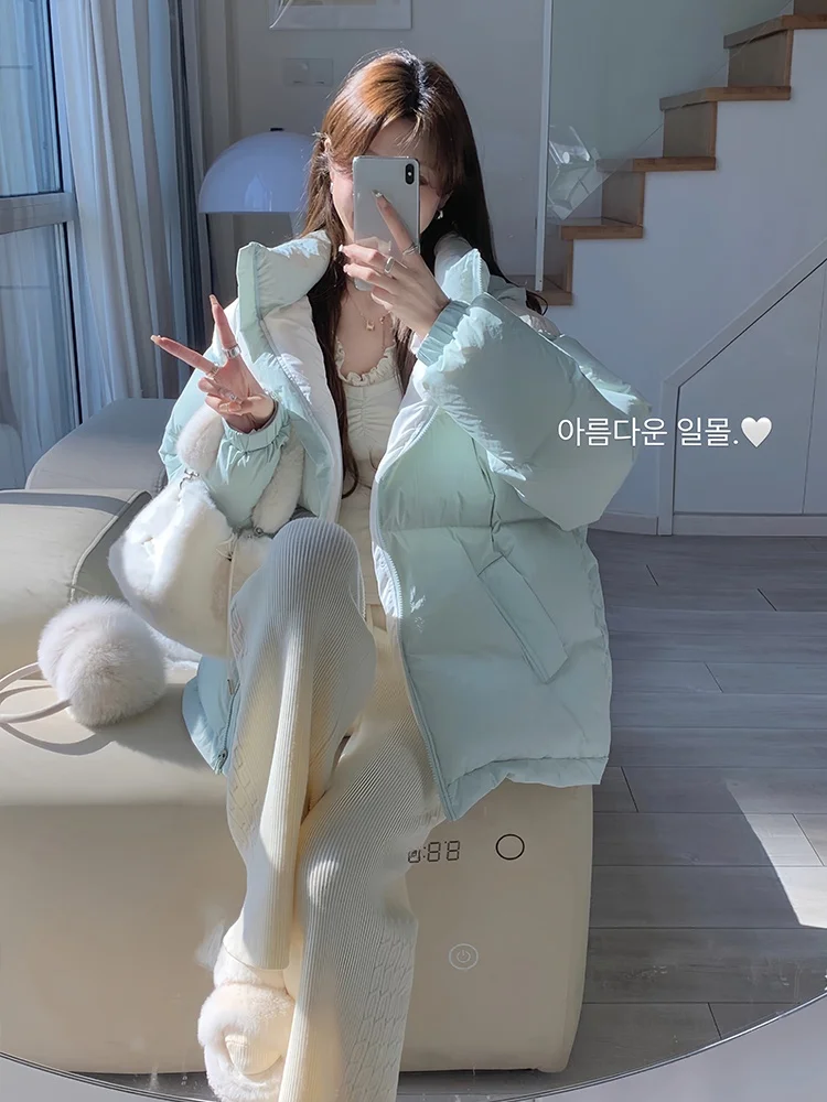 Легкая женская зимняя куртка-пуховик с 90% белым утиным пухом, повседневный крой, укороченная, со съемным капюшоном
Легкая женская зимняя куртка-пуховик с 90% белым утиным пухом, повседневный крой, укороченная, со съемным капюшоном