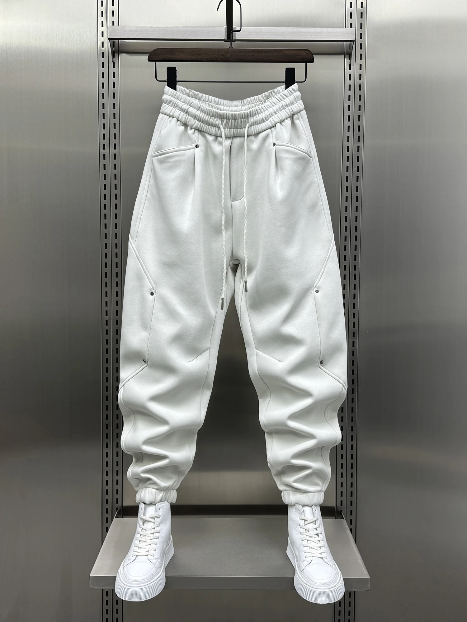 Loose Fce Lined Casual Sport Pants Spring Autumn Seasonal Faionable Harlan Trousers with Rivet Design And Knife ape
Loose Fce Lined Casual Sport Pants Spring Autumn Seasonal Faionable Harlan Trousers with Rivet Design And Knife ape