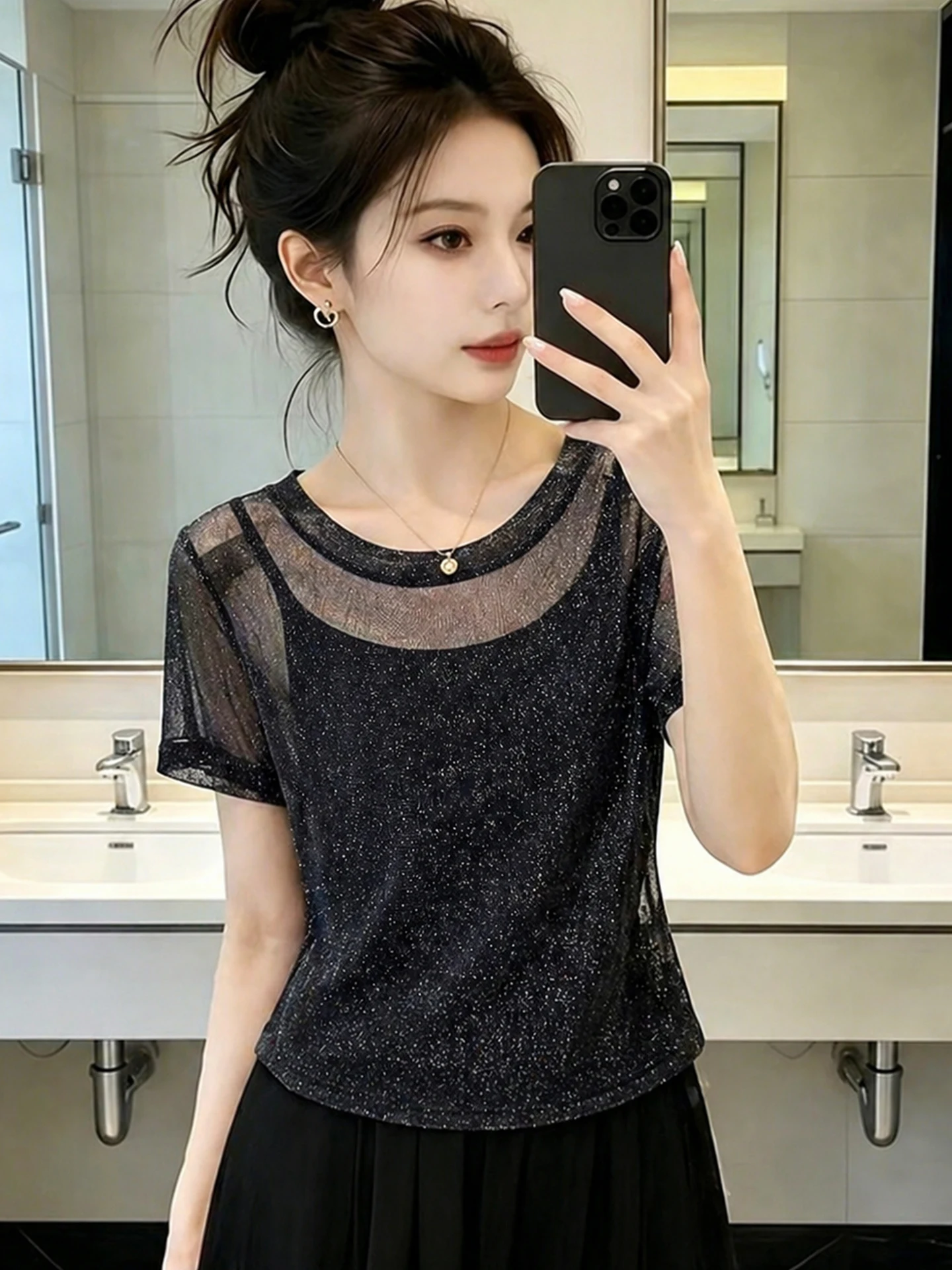 Stylish Short Sleeve T-Shirt Versatile Fashionable Commute Age-Defying Top for Young Women in Summer 2026 Korean Straight Cut
Stylish Short Sleeve T-Shirt Versatile Fashionable Commute Age-Defying Top for Young Women in Summer 2026 Korean Straight Cut