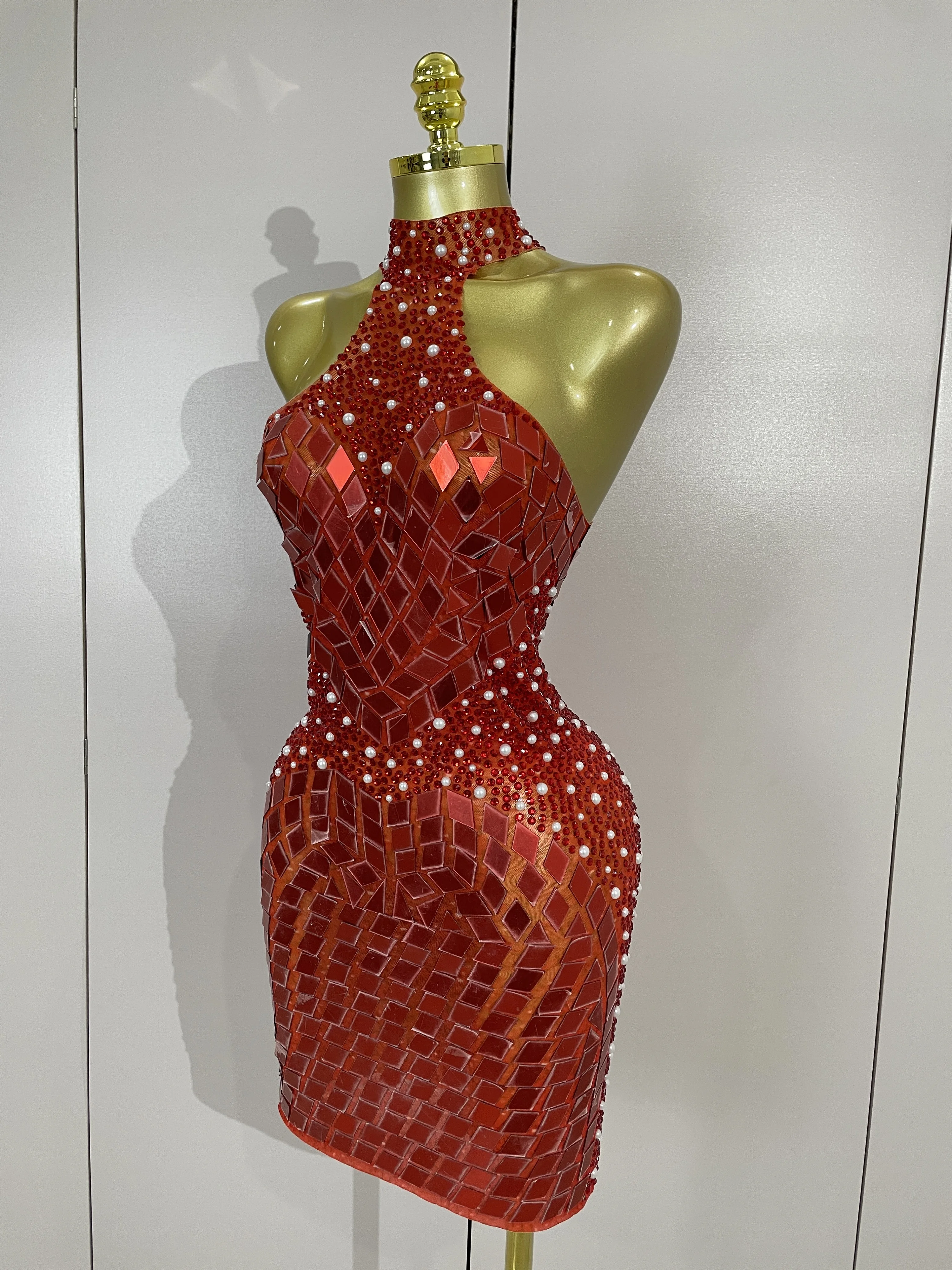 Luxury Sparkly Rhinestone Pearl Red Mirror Mesh Mini Dress Women Celebrate Eveing Party Birthday Prom Nightclub Stage Costumes
Luxury Sparkly Rhinestone Pearl Red Mirror Mesh Mini Dress Women Celebrate Eveing Party Birthday Prom Nightclub Stage Costumes