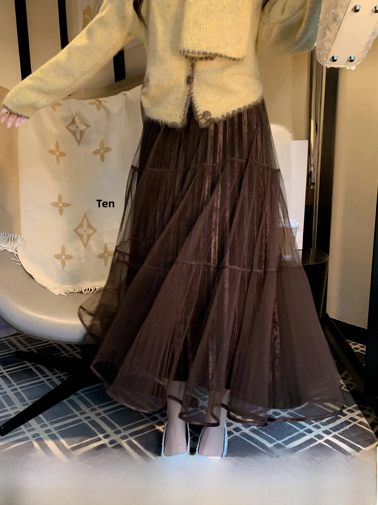Xinyi Zhang【Cloud Silk Drifting】Velvet Net Half Skirt Women's Mid-Length Winter Gauze Skirt Gentle Fairy Style Pleated Skirt
Xinyi Zhang【Cloud Silk Drifting】Velvet Net Half Skirt Women's Mid-Length Winter Gauze Skirt Gentle Fairy Style Pleated Skirt
