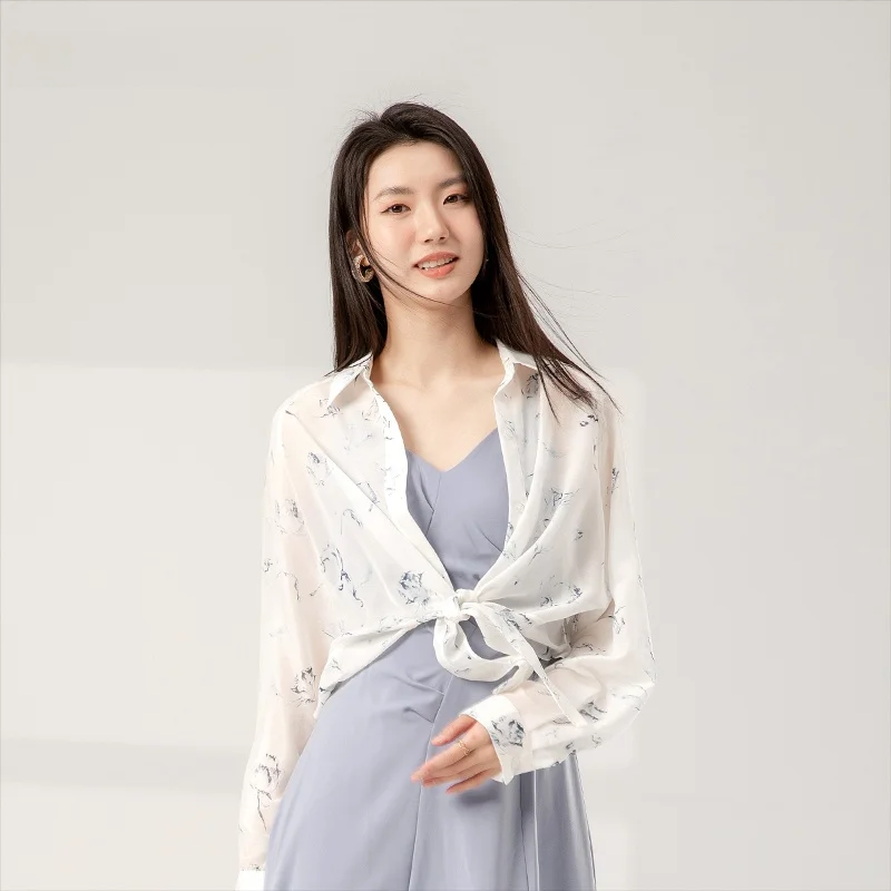 Новая весенняя блузка из полиэстера с простым принтом, солнцезащитная, из шифона, универсальная, с маленьким воротником, длинными рукавами, прямого кроя
Новая весенняя блузка из полиэстера с простым принтом, солнцезащитная, из шифона, универсальная, с маленьким воротником, длинными рукавами, прямого кроя