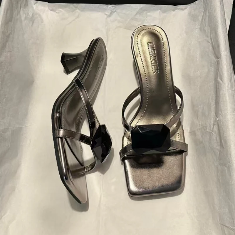 Luxury High Heels Crystal Women Sandals Square Toe Slippers Woman Shoes Summer 2025 Brand Chunky Shoes Flip Flops Sexy Pumps
Luxury High Heels Crystal Women Sandals Square Toe Slippers Woman Shoes Summer 2025 Brand Chunky Shoes Flip Flops Sexy Pumps