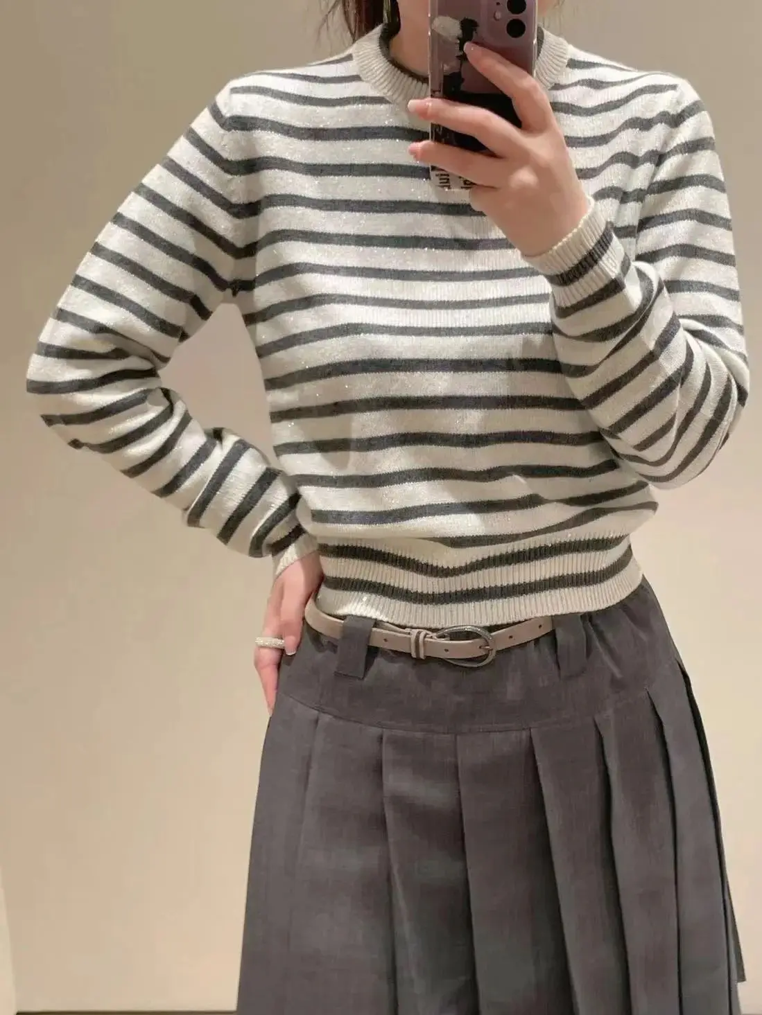 Women Wool Blend Striped Sweater Round Neck Long Sleeve Loose Knitted Pullover
Women Wool Blend Striped Sweater Round Neck Long Sleeve Loose Knitted Pullover