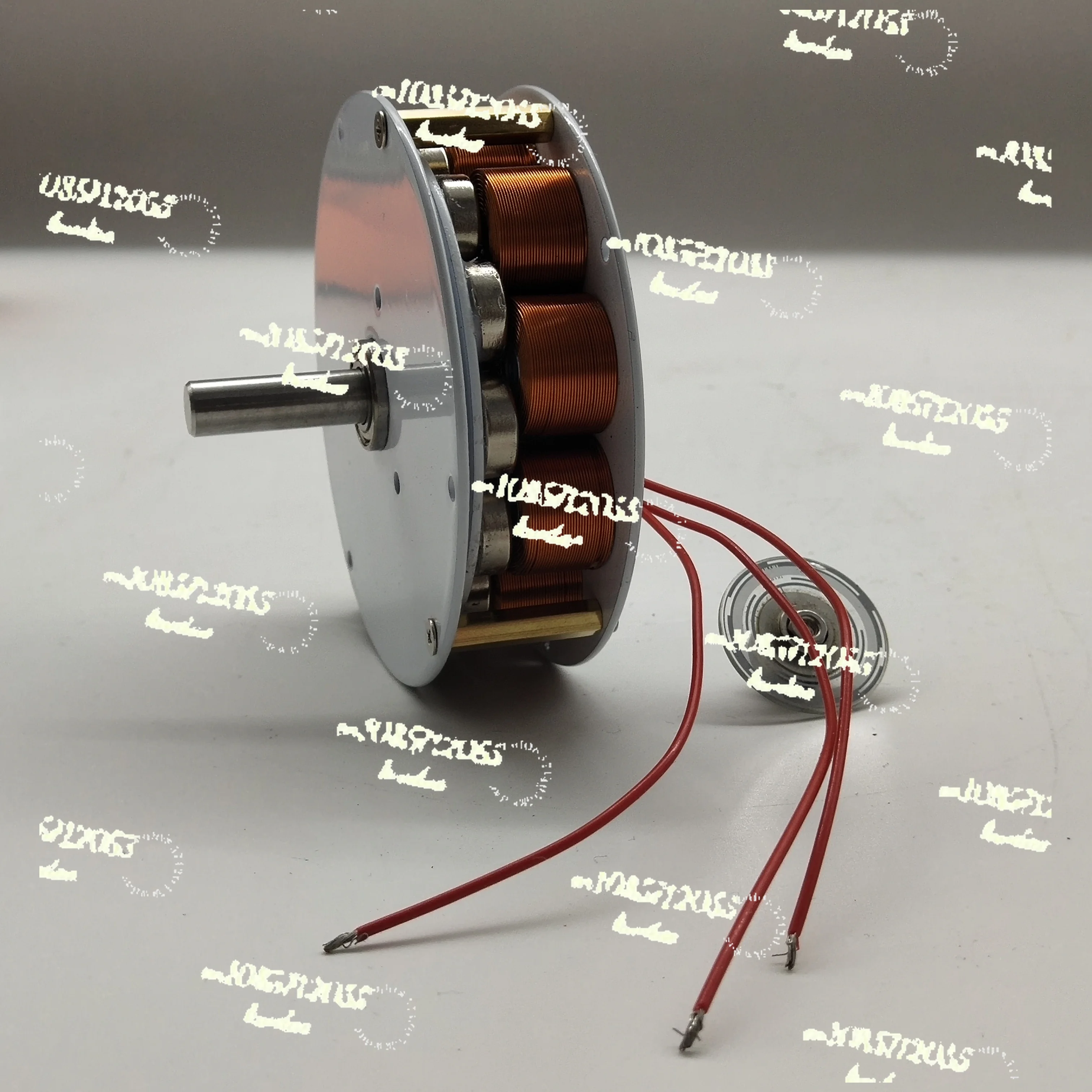 For 50w-60w 100-650rpm Mini Disc Generator Iron Core Generator Strong Magnetic Low Speed Multi-Pole Three-Phase AC Generator
For 50w-60w 100-650rpm Mini Disc Generator Iron Core Generator Strong Magnetic Low Speed Multi-Pole Three-Phase AC Generator