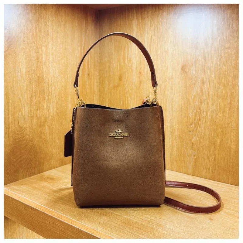 Sophisticated Retro Luxury Crossbody Bag Perfect for Daily Shopping Leisure Weekend Getaway Trips
Sophisticated Retro Luxury Crossbody Bag Perfect for Daily Shopping Leisure Weekend Getaway Trips