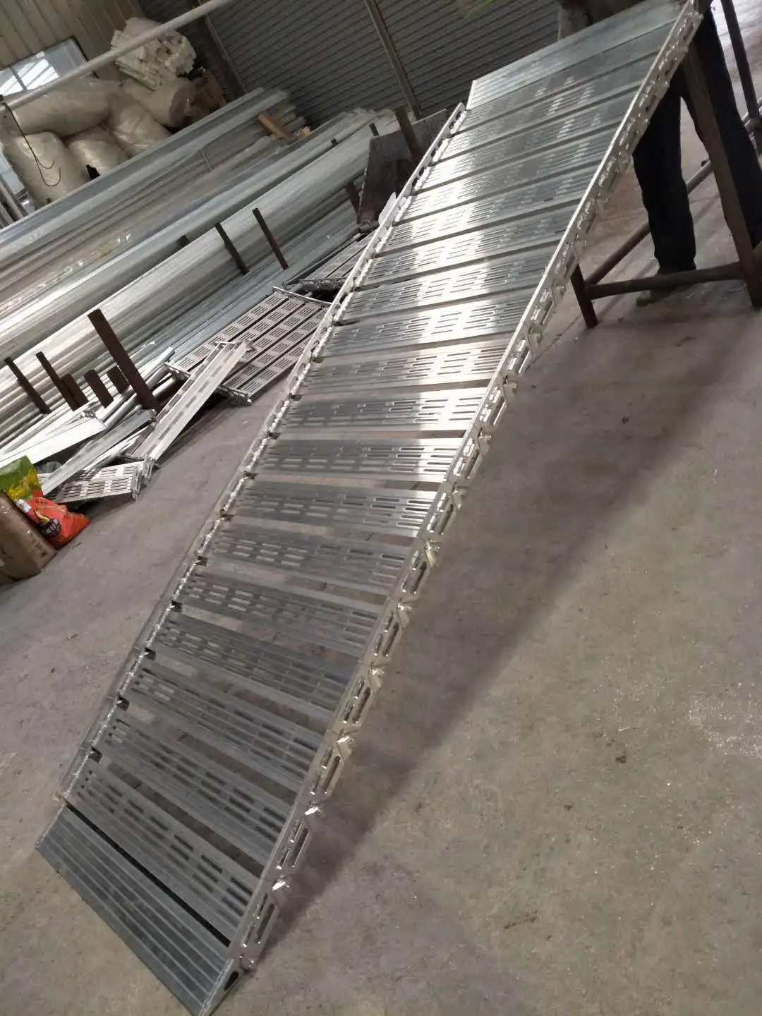 Heavy Aluminum Alloy Folding Loading Ramp Non Slip Portable Ramp for Truck Motorcycle Stage Car Loading
Heavy Aluminum Alloy Folding Loading Ramp Non Slip Portable Ramp for Truck Motorcycle Stage Car Loading