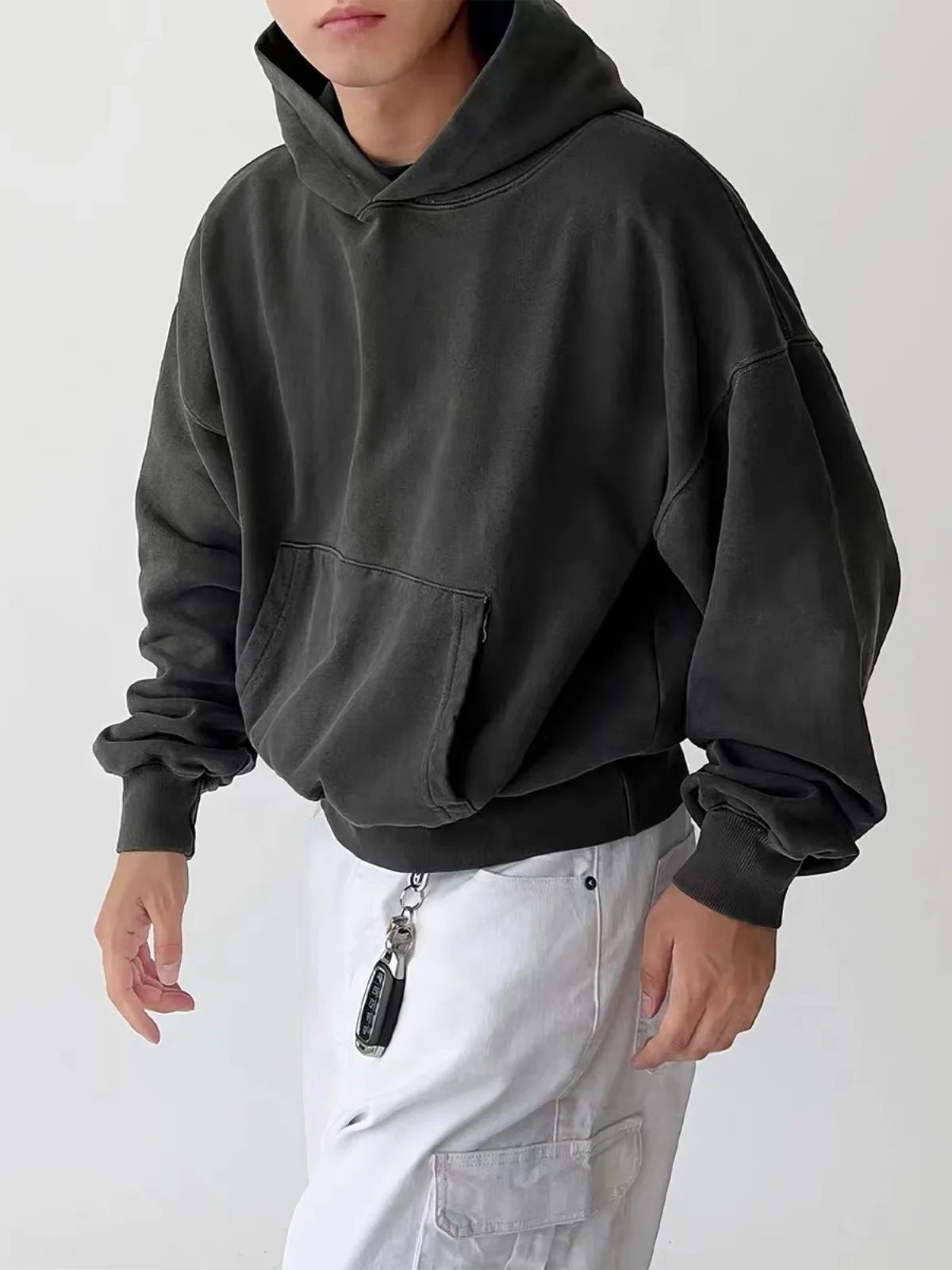 Мужская толстовка с капюшоном на весну-осень, новая, свободного кроя, однотонная, в американском стиле, молодежная, модная верхняя одежда
Мужская толстовка с капюшоном на весну-осень, новая, свободного кроя, однотонная, в американском стиле, молодежная, модная верхняя одежда