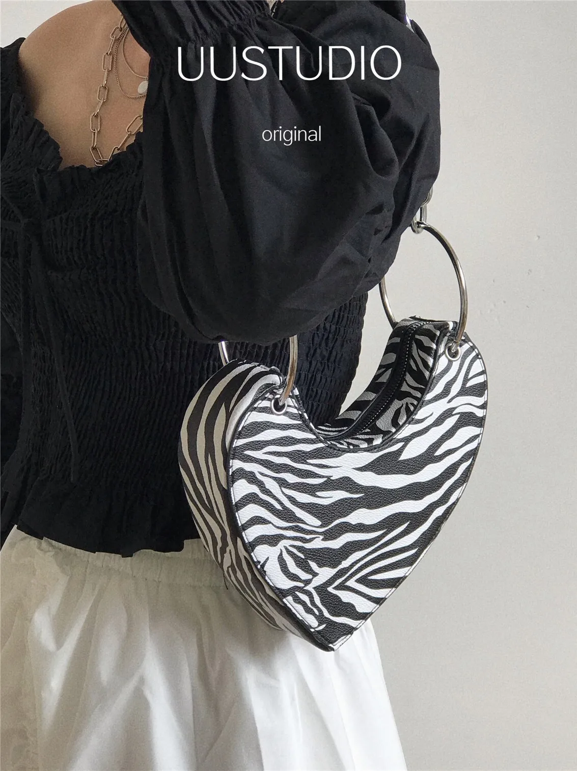 Sweet Cool Trendy Bags Zebra Pattern Love Peach Heart Special-shaped Irregular Chain Underarm Bag Subculture Y2k Shoulder Bags
Sweet Cool Trendy Bags Zebra Pattern Love Peach Heart Special-shaped Irregular Chain Underarm Bag Subculture Y2k Shoulder Bags