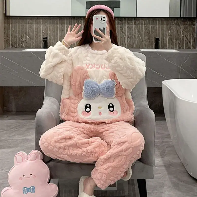 2 шт. женский плюшевый пижамный костюм Kawaii My Melody мультфильм Pochacco зимний утепленный коралловый бархат с круглым вырезом домашняя одежда милая ночная рубашка для девочек
2 шт. женский плюшевый пижамный костюм Kawaii My Melody мультфильм Pochacco зимний утепленный коралловый бархат с круглым вырезом домашняя одежда милая ночная рубашка для девочек