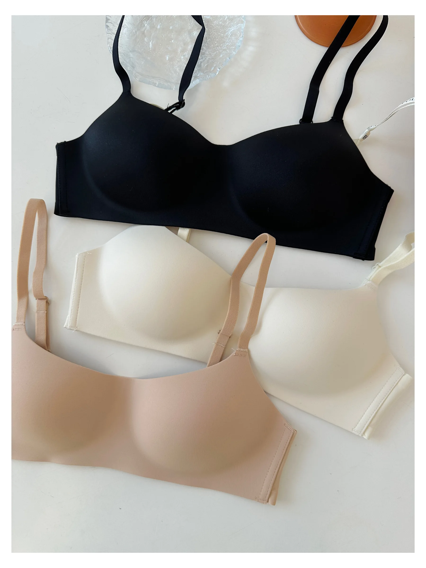 Seamless One-Piece Bra Women's Small Chest Gathered Half Cup Invisible No Steel Ring 12 Cup Student High School Student Bra
Seamless One-Piece Bra Women's Small Chest Gathered Half Cup Invisible No Steel Ring 12 Cup Student High School Student Bra