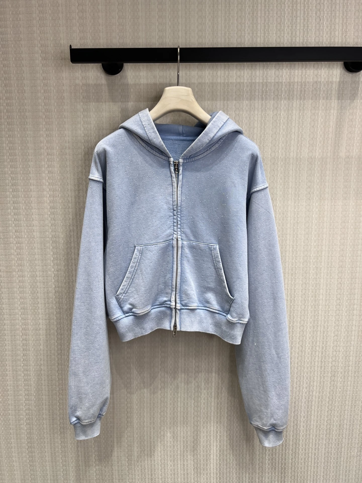 Short Double Zipper Hoodie Women's Light Blue Tone Glitter Letter Logo Casual Style Cotton Long Sleeve Sweatshirt
Short Double Zipper Hoodie Women's Light Blue Tone Glitter Letter Logo Casual Style Cotton Long Sleeve Sweatshirt