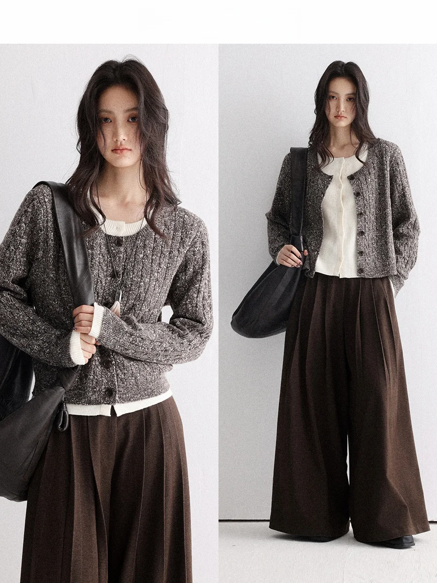 Мягкий уютный вязаный кардиган с круглым вырезом для женщин, осенне-зимняя утепленная верхняя одежда, теплый свитер, имитация двухслойности, модный дизайн
Мягкий уютный вязаный кардиган с круглым вырезом для женщин, осенне-зимняя утепленная верхняя одежда, теплый свитер, имитация двухслойности, модный дизайн