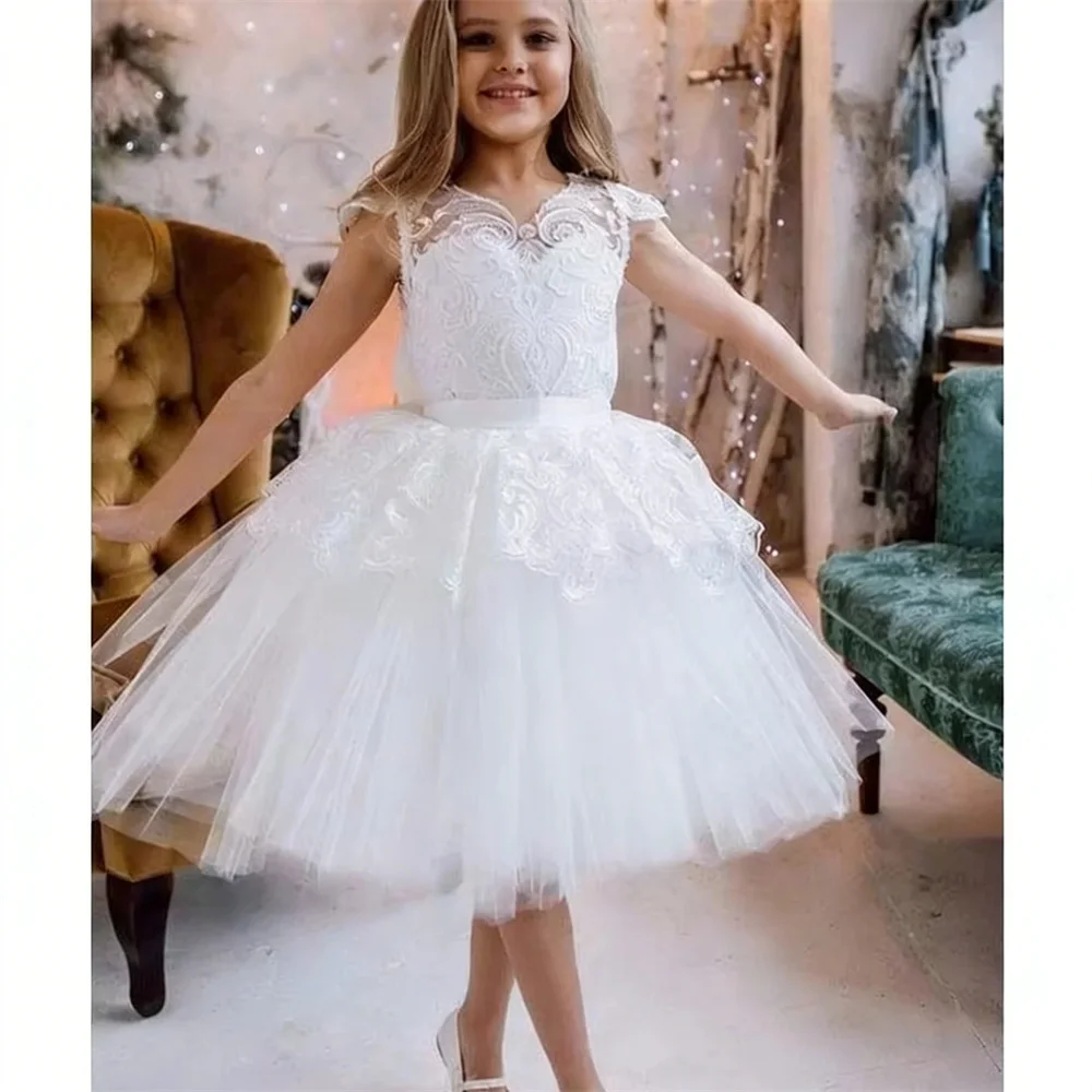 Princess Lace Applique Flower Girl Dress Pleat Knee Length Tulle Elegant Formal Customized Bow First Communion Dress New
Princess Lace Applique Flower Girl Dress Pleat Knee Length Tulle Elegant Formal Customized Bow First Communion Dress New