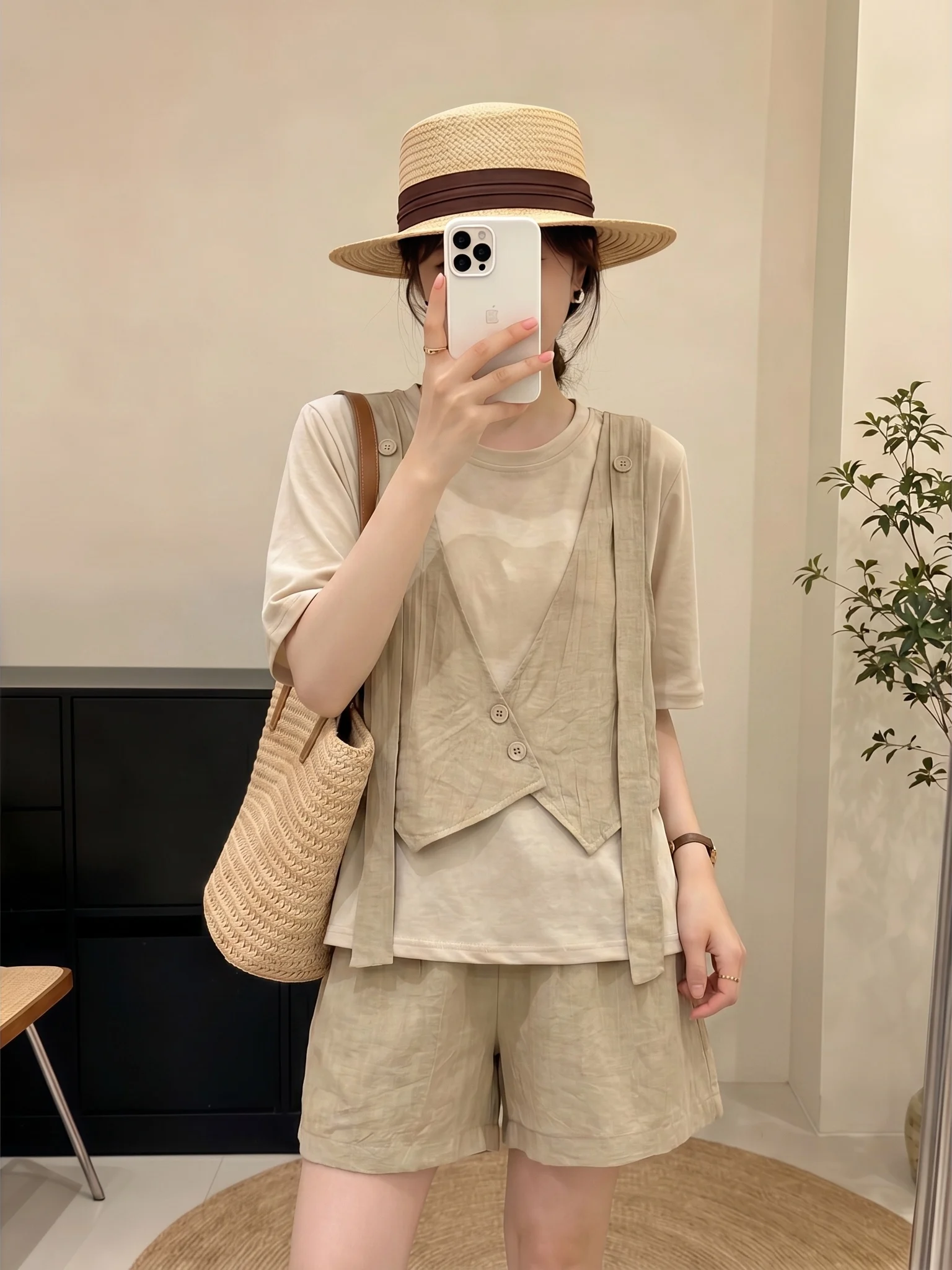 plus Size Women's Summer Fashion Set High Waist Shorts Tank Top Ensemble Slimming Money Heist Style Short Sleeve round Neck
plus Size Women's Summer Fashion Set High Waist Shorts Tank Top Ensemble Slimming Money Heist Style Short Sleeve round Neck