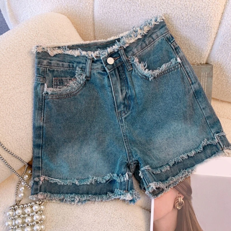 Fashionable Women Casual High Waist Summer Shorts with Frayed Trim Wide Leg Shorts Suitable for Various Occasion
Fashionable Women Casual High Waist Summer Shorts with Frayed Trim Wide Leg Shorts Suitable for Various Occasion