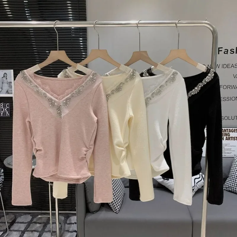 French Style 2025 Spring New Diamond-encrusted Lace Long-sleeved Ins Lace V-neck Polished Inner Wear Chic Pleated Top
French Style 2025 Spring New Diamond-encrusted Lace Long-sleeved Ins Lace V-neck Polished Inner Wear Chic Pleated Top