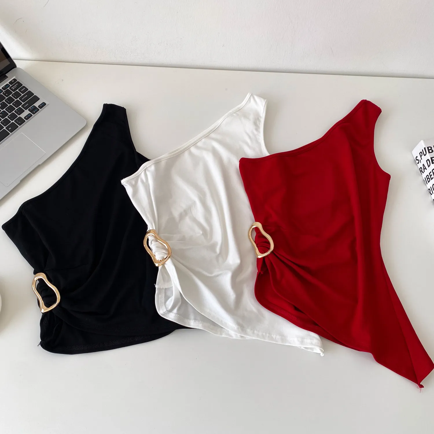 Tops Women Top Skew Collar One Shoulder Tanks Sexy Y2k Streetwear Camis Elegant Splice Work Solid Tees Slim Fit 2026 Summer
Tops Women Top Skew Collar One Shoulder Tanks Sexy Y2k Streetwear Camis Elegant Splice Work Solid Tees Slim Fit 2026 Summer